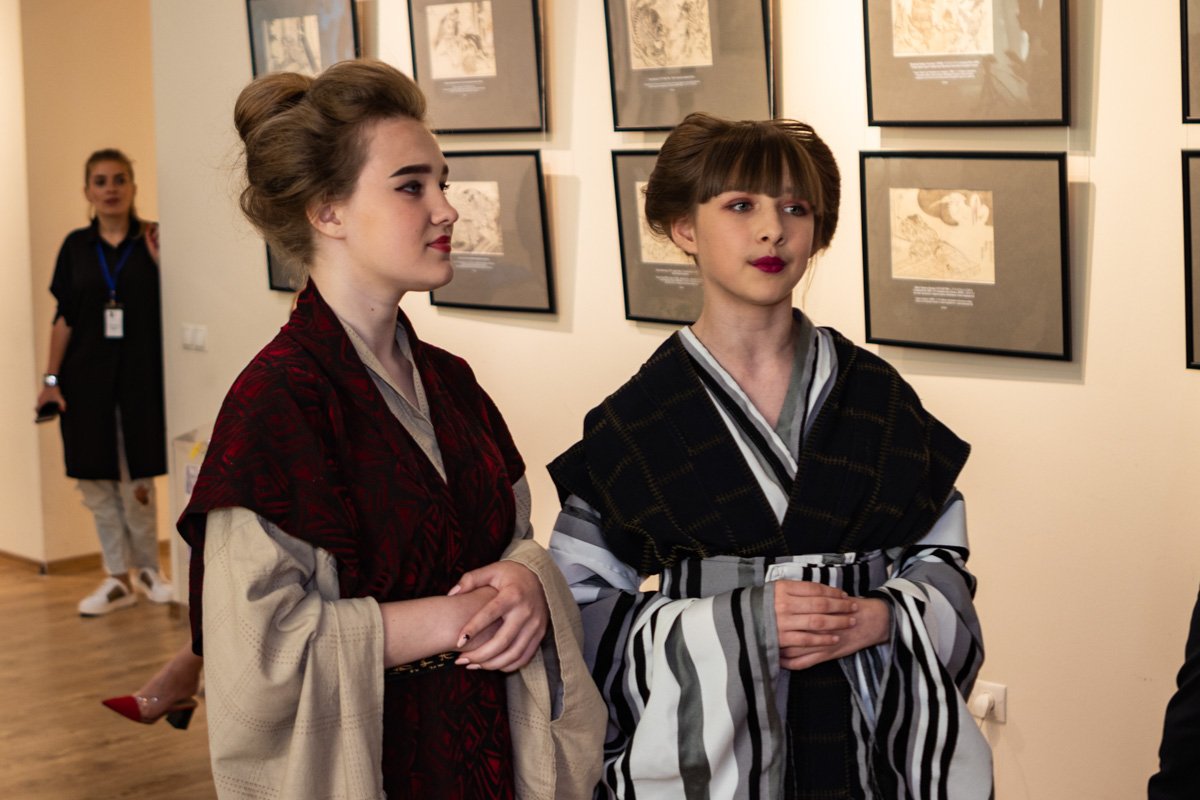  В этот день многие музеи открывают свои двери для всех посетителей и готовят необычные программы