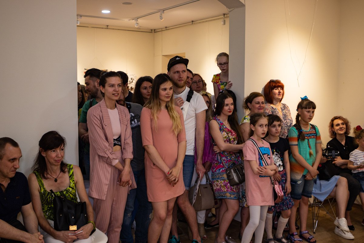 Музей уже посетили много людей 