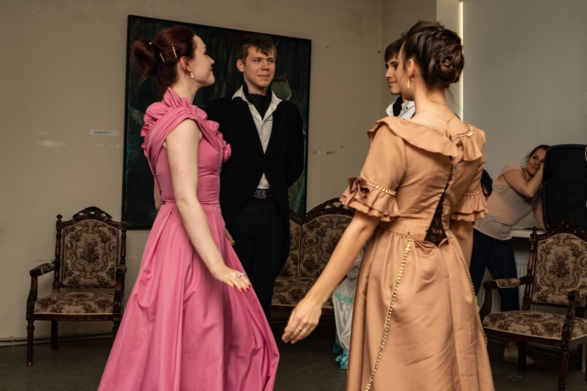 Они покажут спектакль, в котором освятят традиции балов