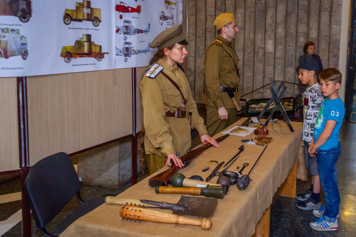 Мальчикам нравится оружие Мальчикам нравится оружие