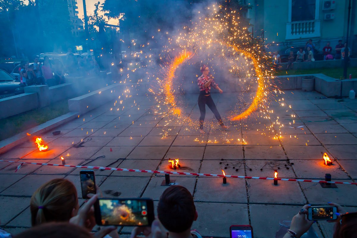 Нужно больше телефонов Нужно больше телефонов