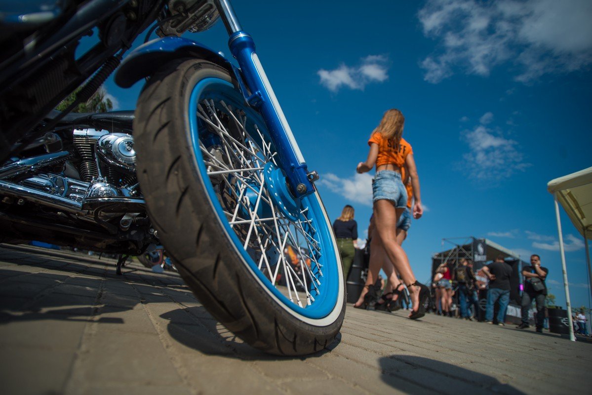 Девушки и мотоциклы