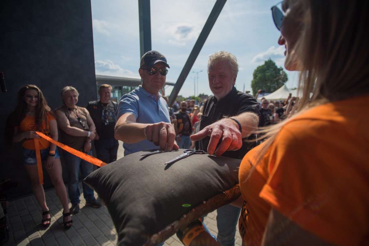 Перерезали ленточку и открыли