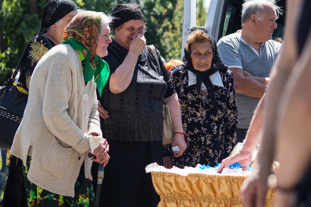 Кажется, для них рухнул целый мир Кажется, для них рухнул целый мир