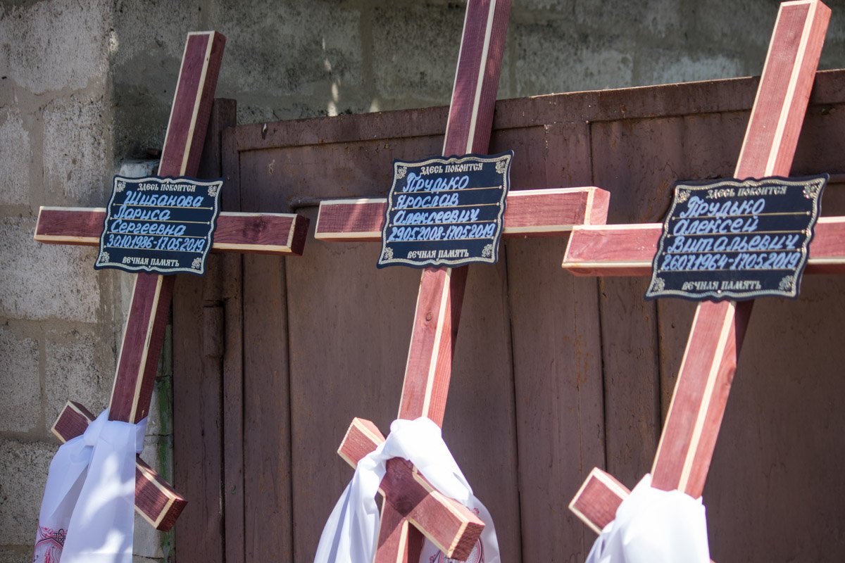 Жуткая авария унесла жизни трех человек: 54-летнего Алексея, 32-летней Ларисы и их сына - 11-летнего Ярика Жуткая авария унесла жизни трех человек: 54-летнего Алексея, 32-летней Ларисы и их сына - 11-летнего Ярика