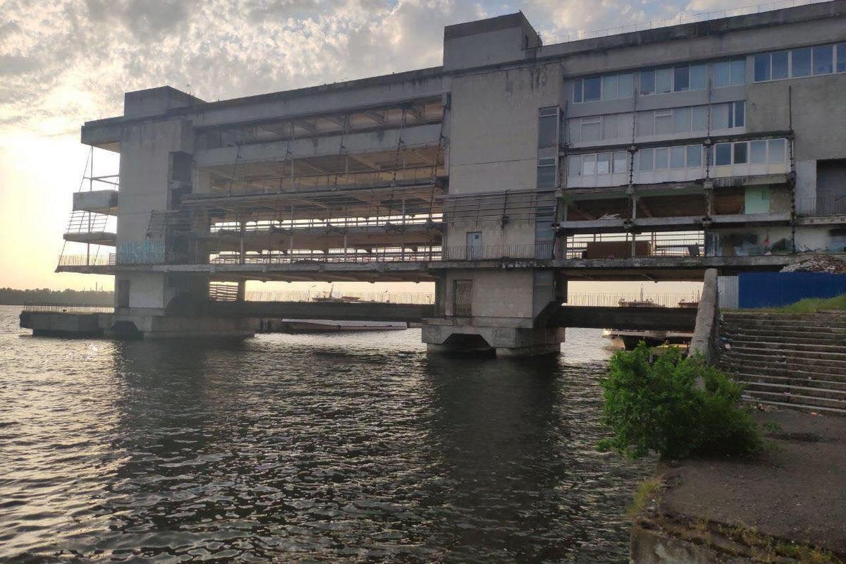 Можно понаблюдать за развалинами, пока ждешь теплоход Можно понаблюдать за развалинами, пока ждешь теплоход