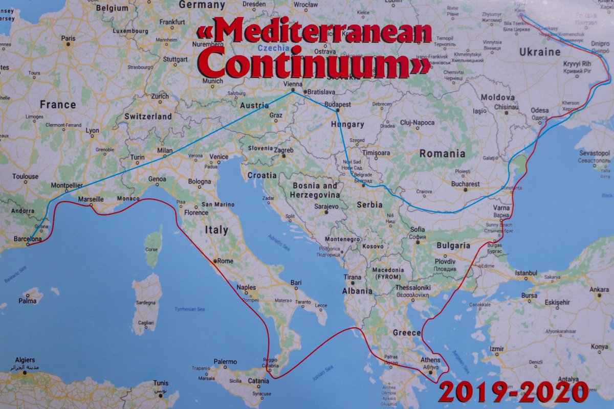 Маршрут путешественника. Красная линия - путь в Испанию, голубая - обратно в Украину Маршрут путешественника. Красная линия - путь в Испанию, голубая - обратно в Украину