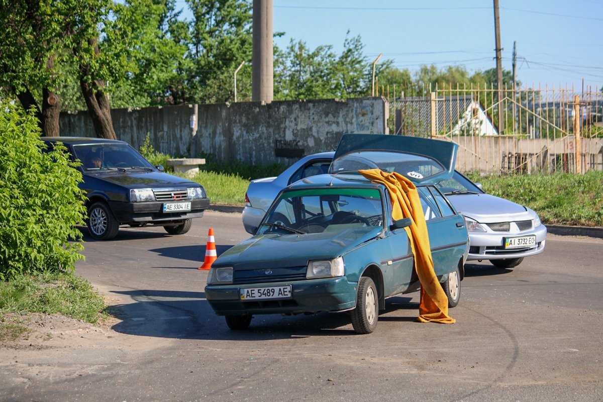 Медики оказали ему первую помощь, а затем госпитализировали в областную больницу имени Мечникова Медики оказали ему первую помощь, а затем госпитализировали в областную больницу имени Мечникова