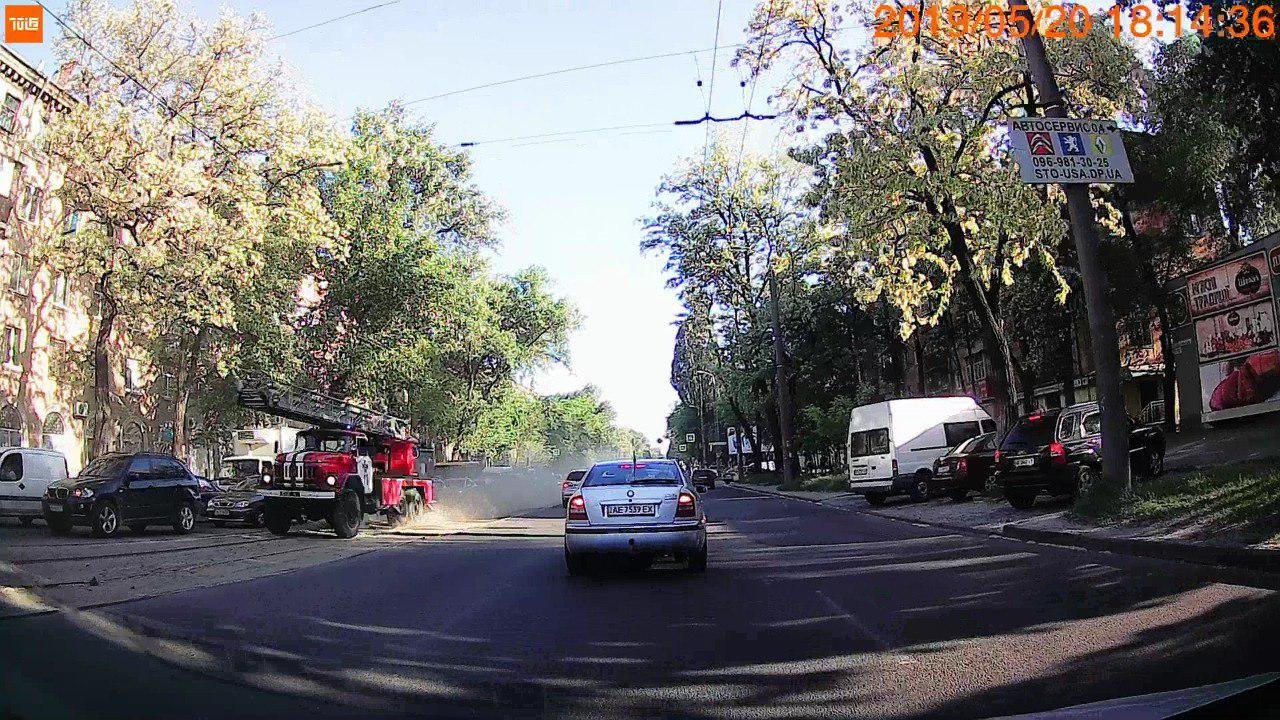 На борьбу с огнем направили спасателей 5 и 19 пожарно-спасательных частей На борьбу с огнем направили спасателей 5 и 19 пожарно-спасательных частей