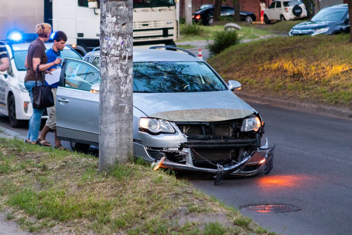 На пересечении улиц Щепкина и Камчатская столкнулись Volkswagen и Mitsubishi На пересечении улиц Щепкина и Камчатская столкнулись Volkswagen и Mitsubishi