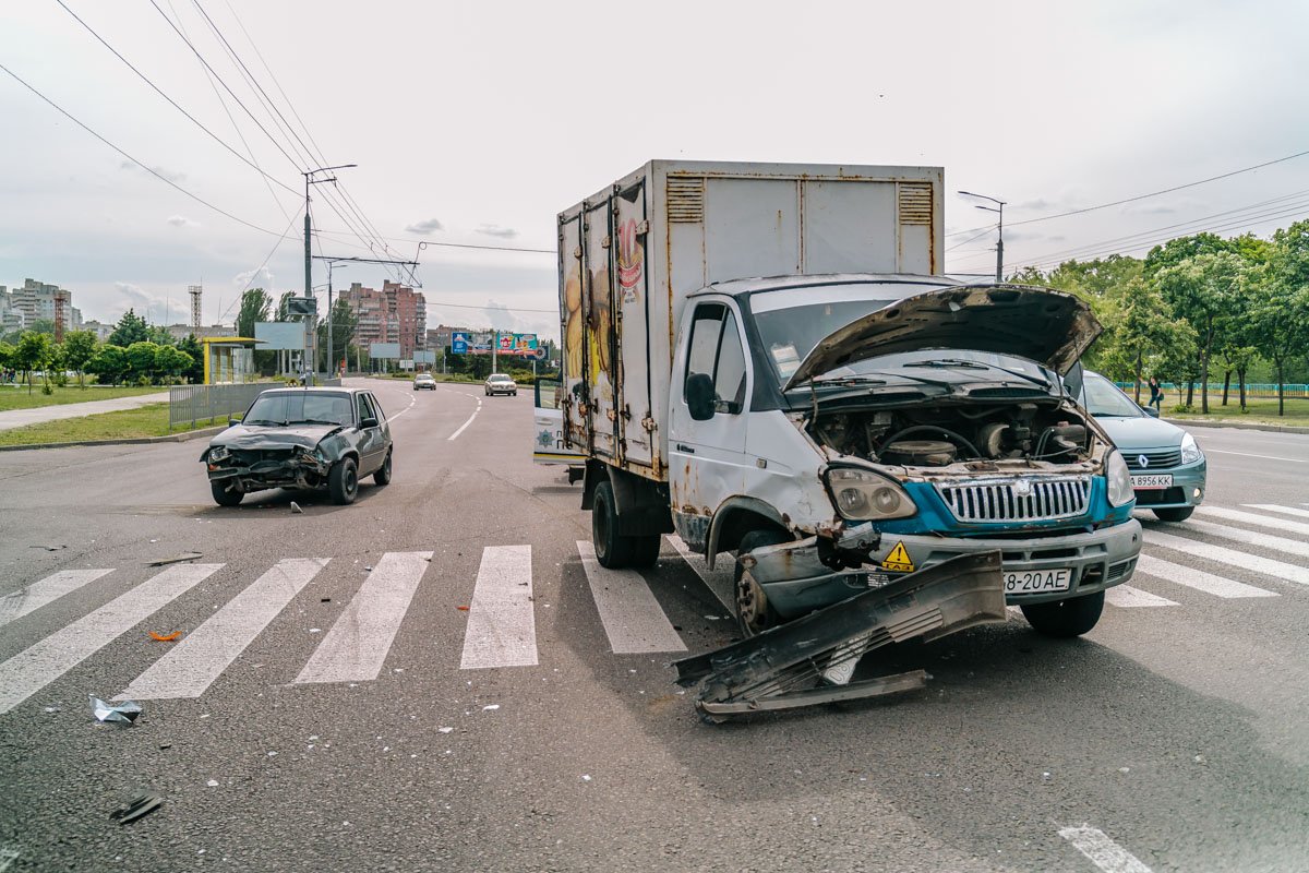 На месте периодически образовывается небольшая тянучка