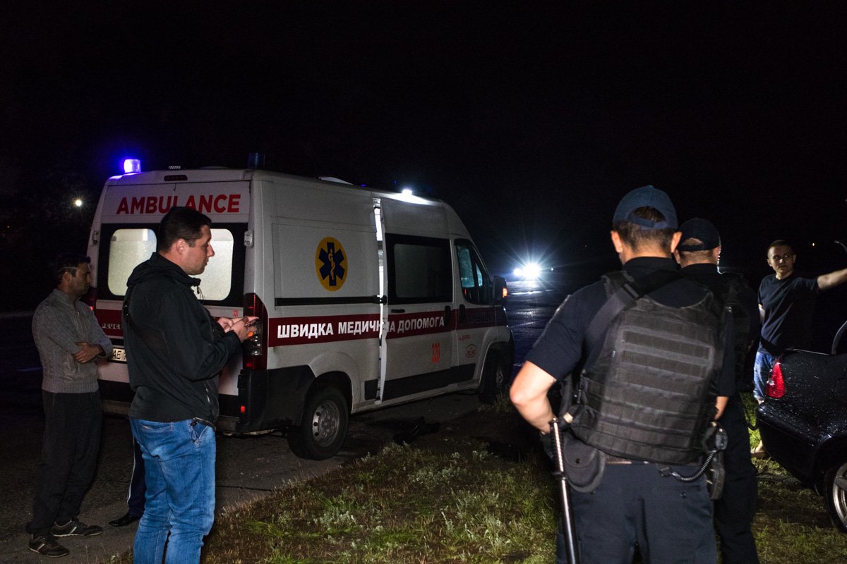 В  Mercedes ехало два человека парень и девушка, у них у обоих на на теле ссадины и ушибы, но от госпитализации они отказались