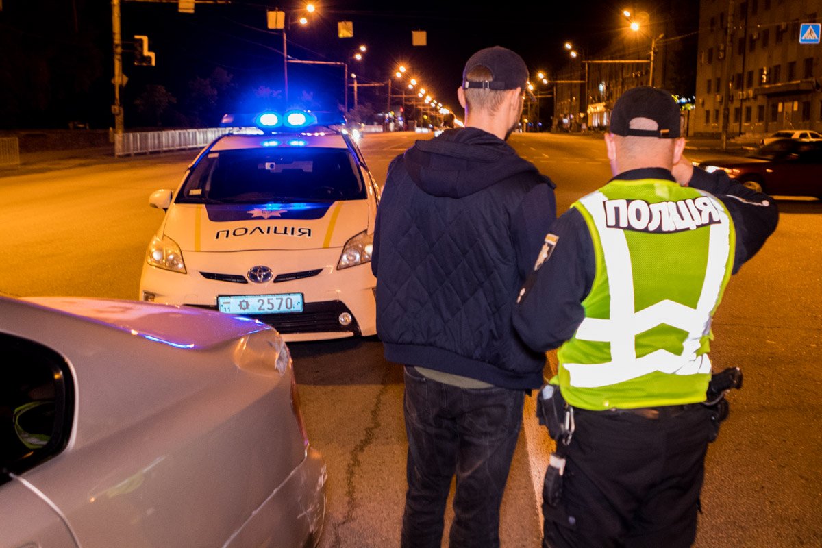 Драйвер двухколесного получил ссадины, но госпитализации отказался