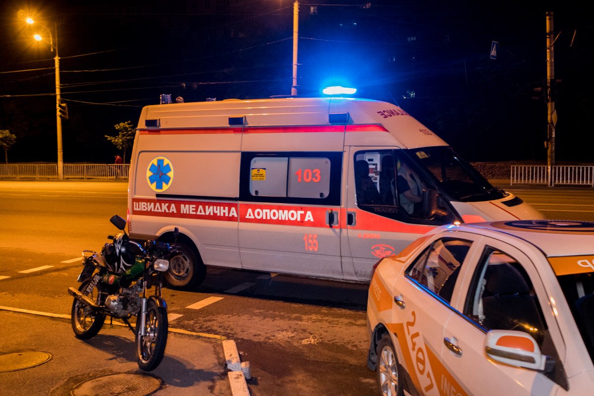 На месте происшествия работало несколько экипажей полиции и медики