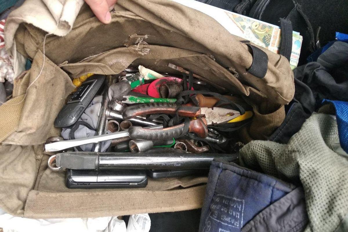 В сумках лежало огромное количество инструментов В сумках лежало огромное количество инструментов