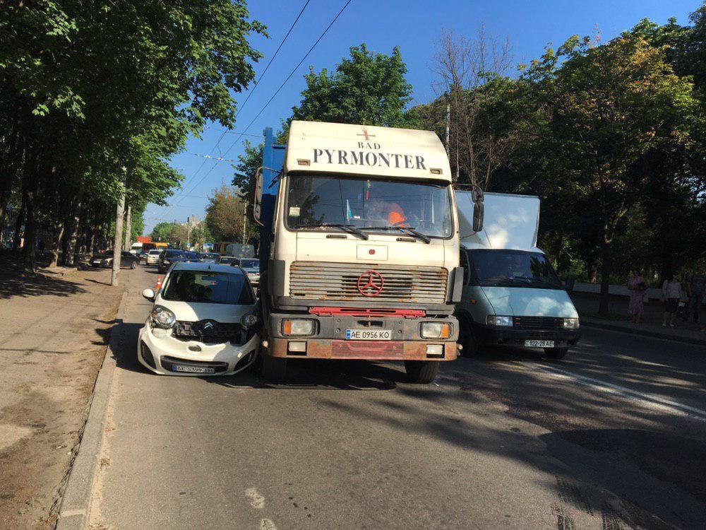 Авария серьезно усложнила дорожно-транспортную обстановку Авария серьезно усложнила дорожно-транспортную обстановку