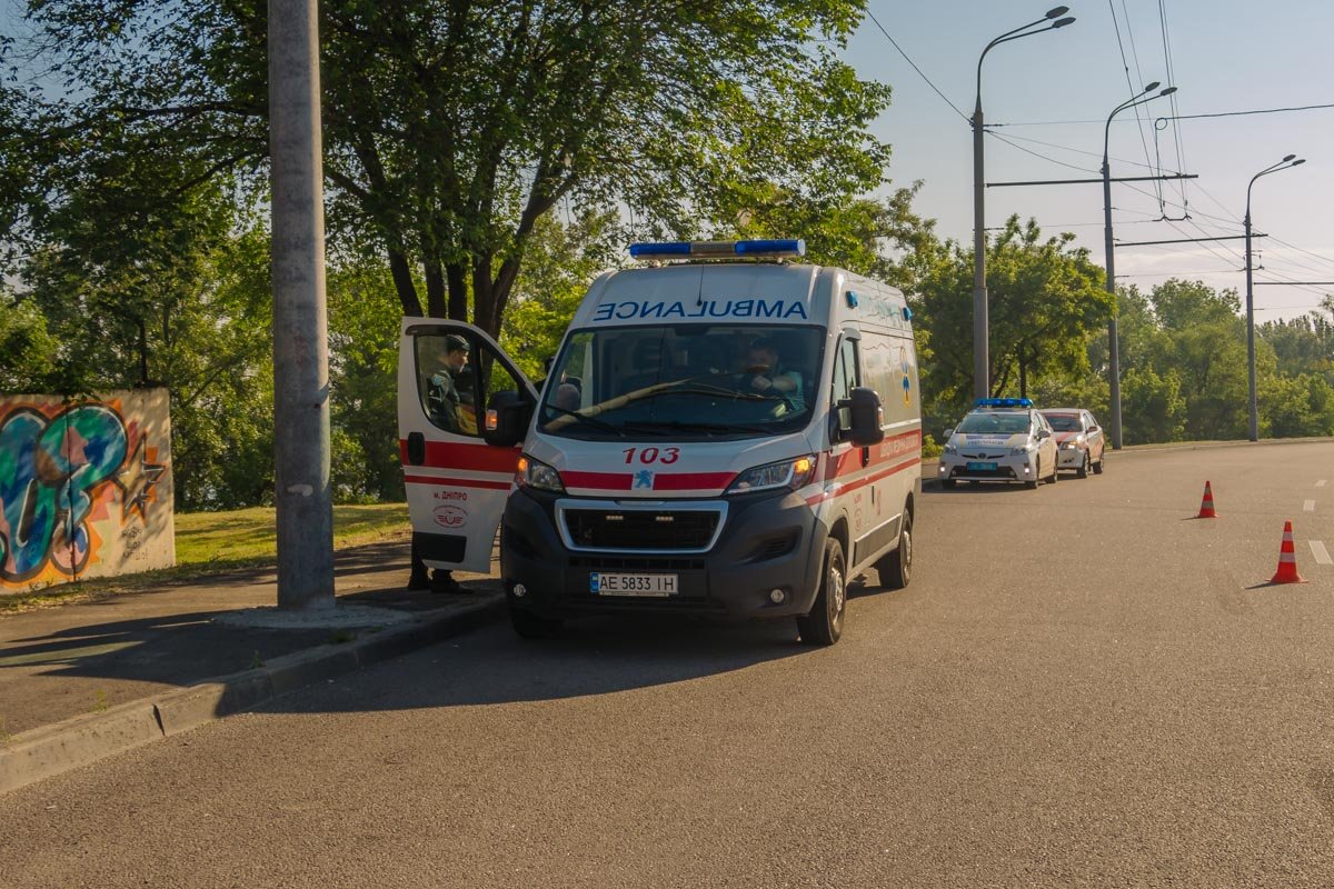 Медики оказали пострадавшему первую помощь