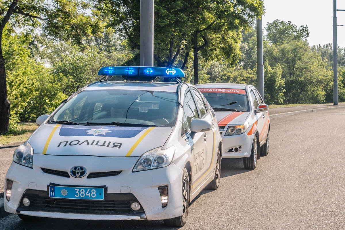 Патрульные оградили место аварии конусами и вызвали на место следователя по ДТП