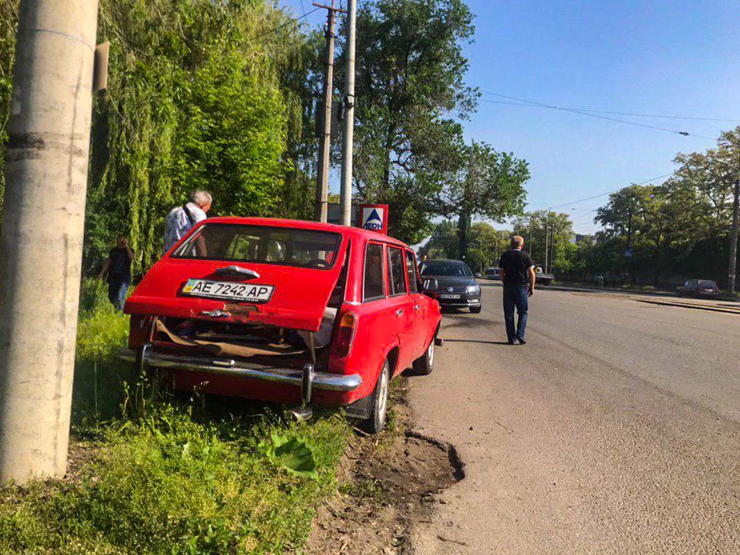 Движению автомобилей авария не мешает