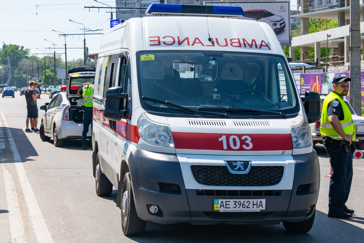 Женщина сильно ударилась головой и говорила медикам, что не может ходить