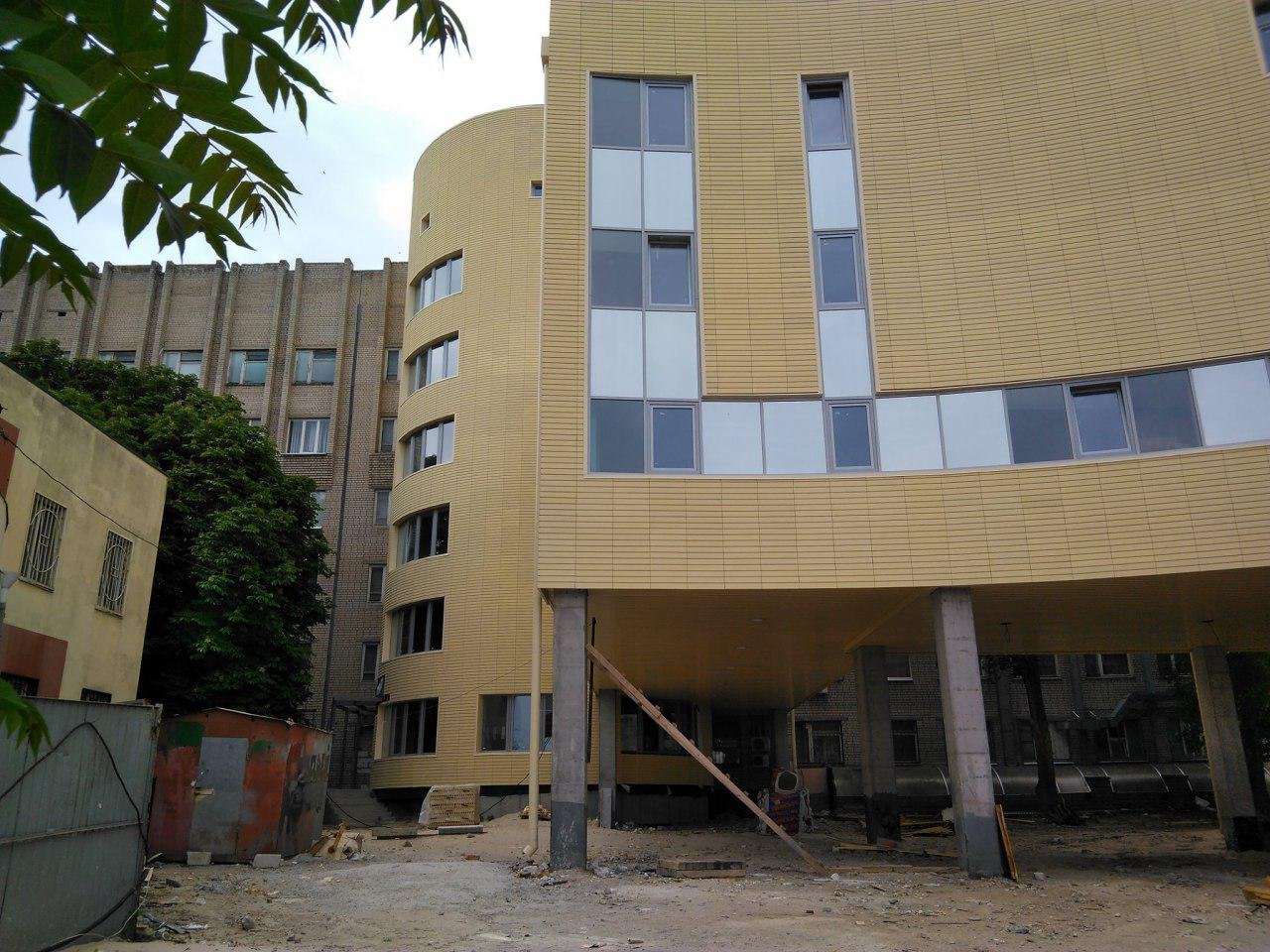 По нему можно будет перейти из одного корпуса в другой По нему можно будет перейти из одного корпуса в другой