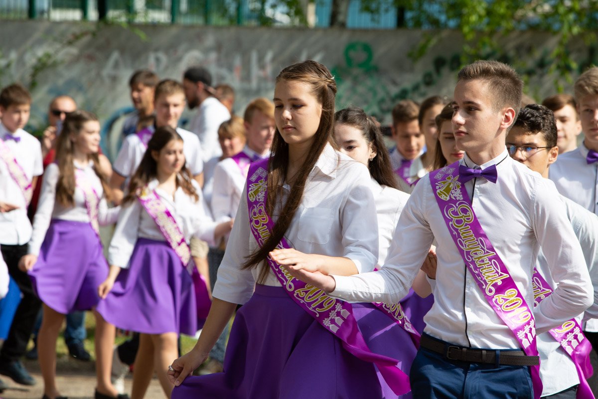 Куда же без традиционного школьного вальса
