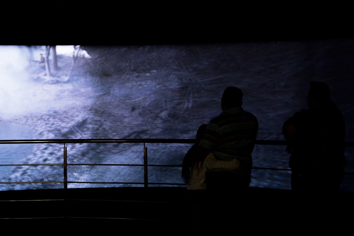 В зале диорамы установили больший экран, где теперь можно посмотреть реконструкцию событий