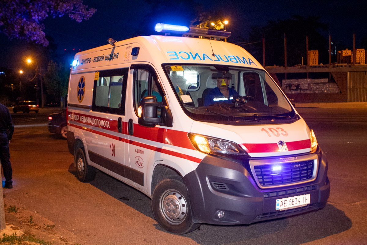 Медике оказали пострадавшей девочке первую помощь