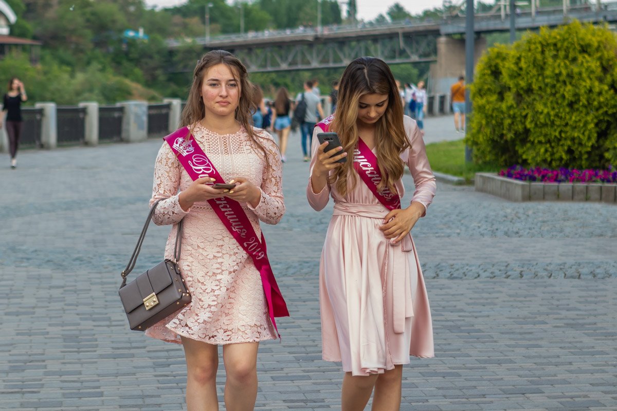 Когда поняла, что платье похоже на наряд подруги 