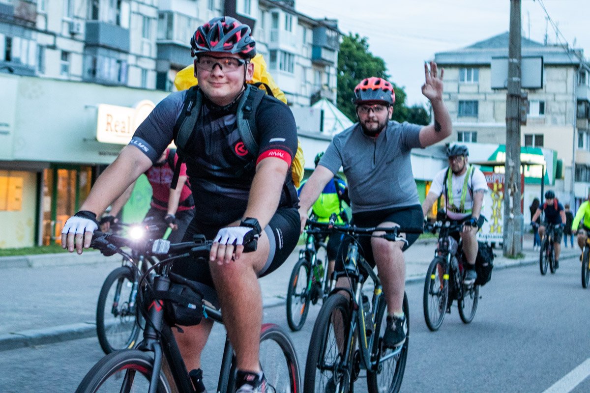 Многие отправились на пробег сразу после работы 