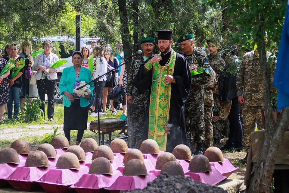 Первых девятерых воинов эксгумировали летом 2017 на северной окраине Подгороднего