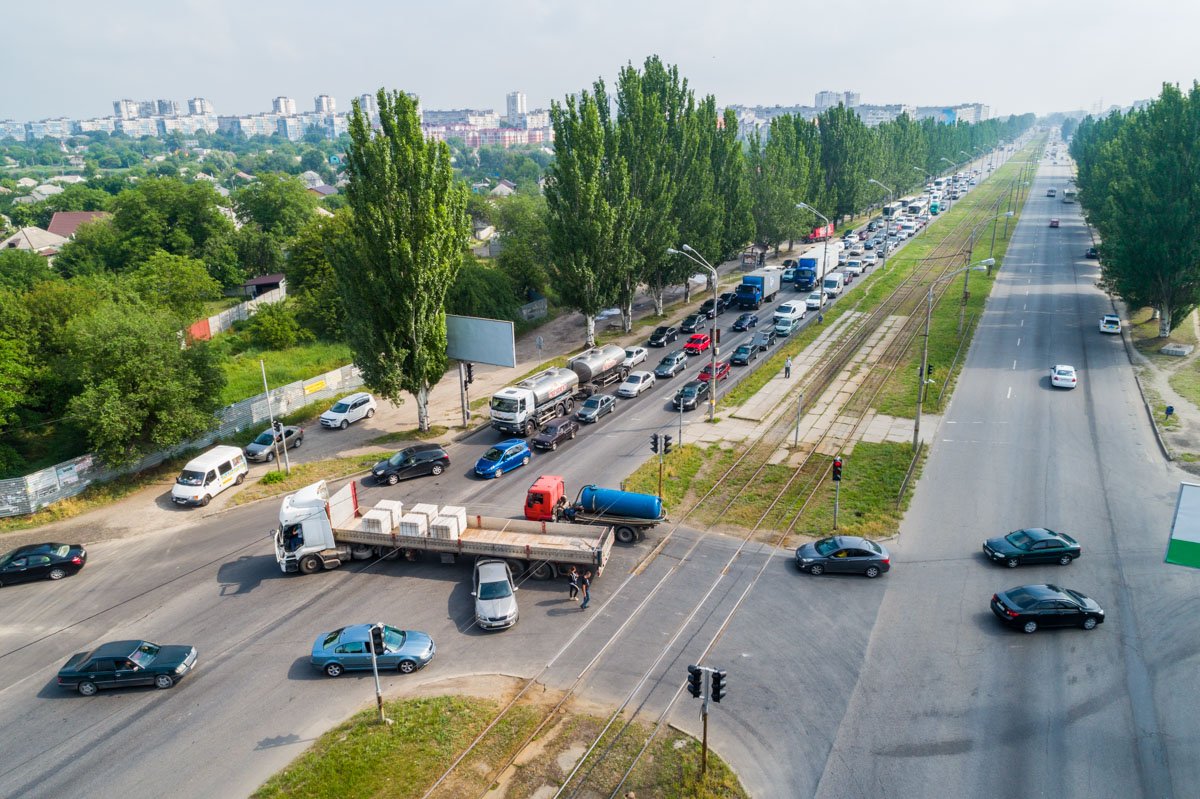 Движение по направлению Кайдакского моста затруднено Движение по направлению Кайдакского моста затруднено
