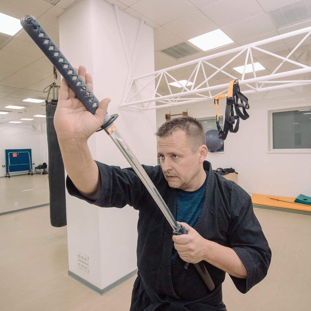 Филатов тренируется с мечом Филатов тренируется с мечом