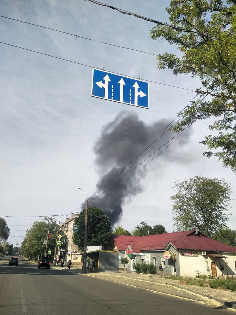 Предварительно известно, что горит склад лесоматериалов