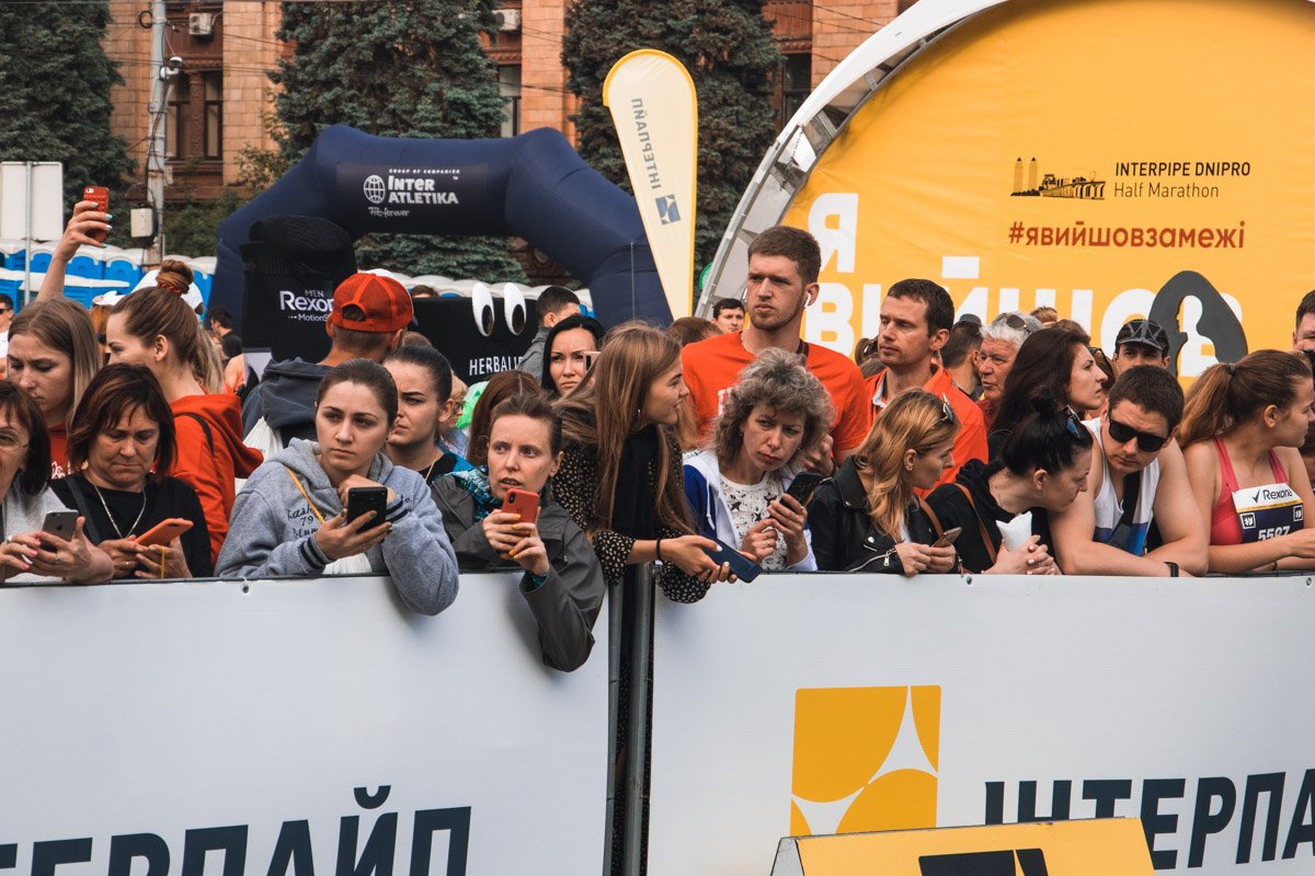 Люди болели за своих фаворитов  Люди болели за своих фаворитов