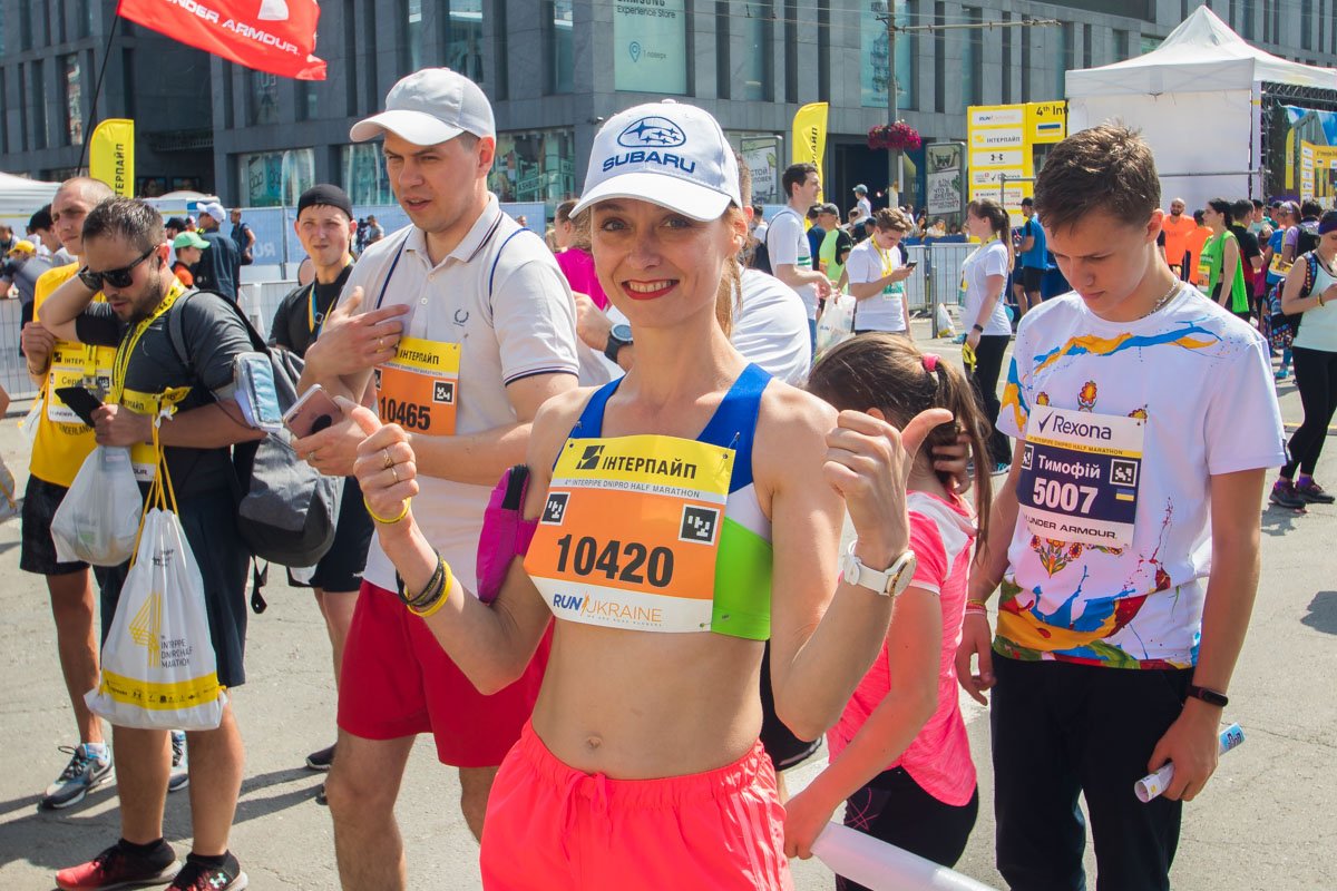 Довольная спортсменка 