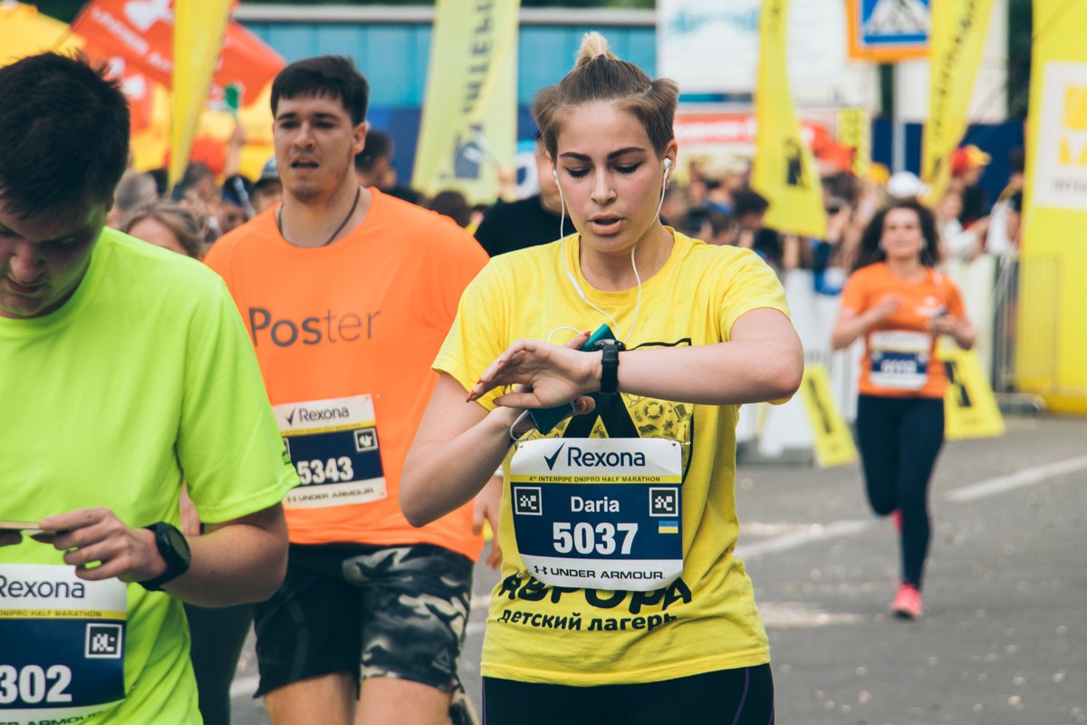 Бежали взрослые и дети 