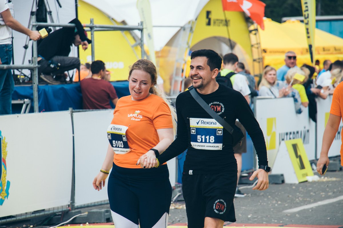 Счастливые эмоции перед финишной прямой 