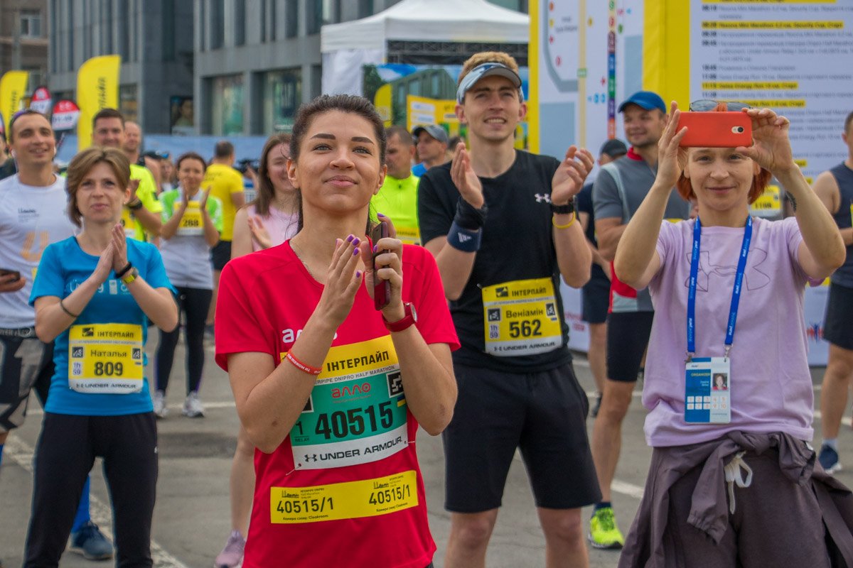 Болельщики поддерживали спортсменов 