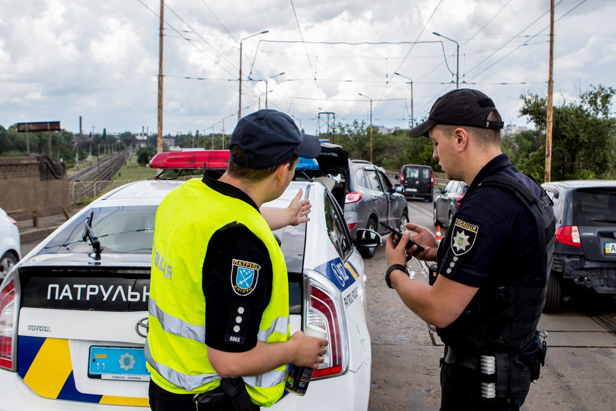 В Днепре на Амурском мосту столкнулись Hyundai и Suzuki В Днепре на Амурском мосту столкнулись Hyundai и Suzuki