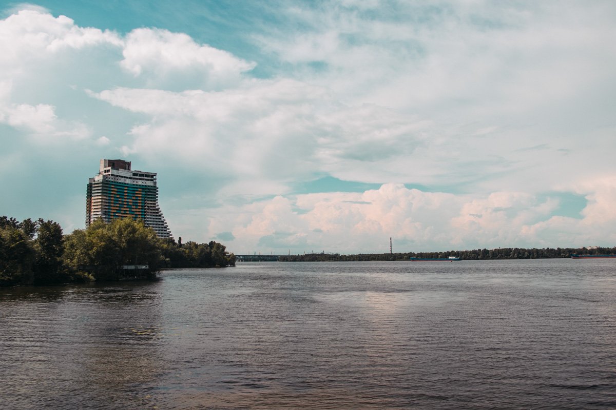 На них внимательно взгляни. Вдруг там увидишь необычный