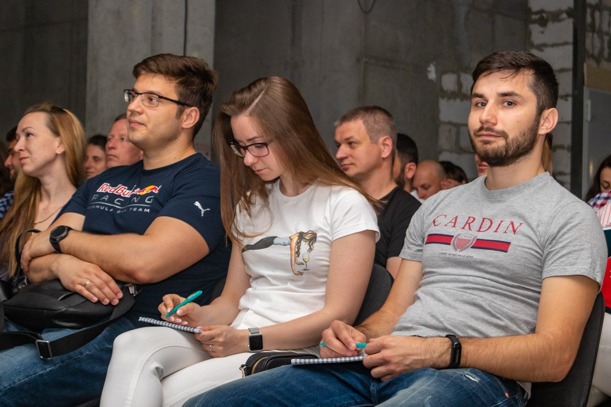 Организатором и спонсором лекции стал ПраватБанк, при поддержке MasterCard I Cultural Business hub Организатором и спонсором лекции стал ПраватБанк, при поддержке MasterCard I Cultural Business hub