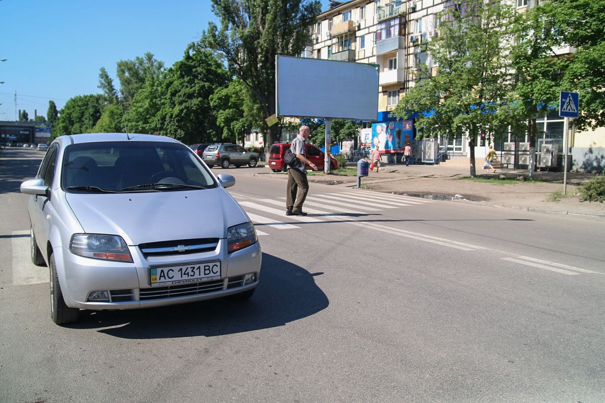 На проспекте Петра Калнышевского Chevrolet сбил женщину с ребенком На проспекте Петра Калнышевского Chevrolet сбил женщину с ребенком