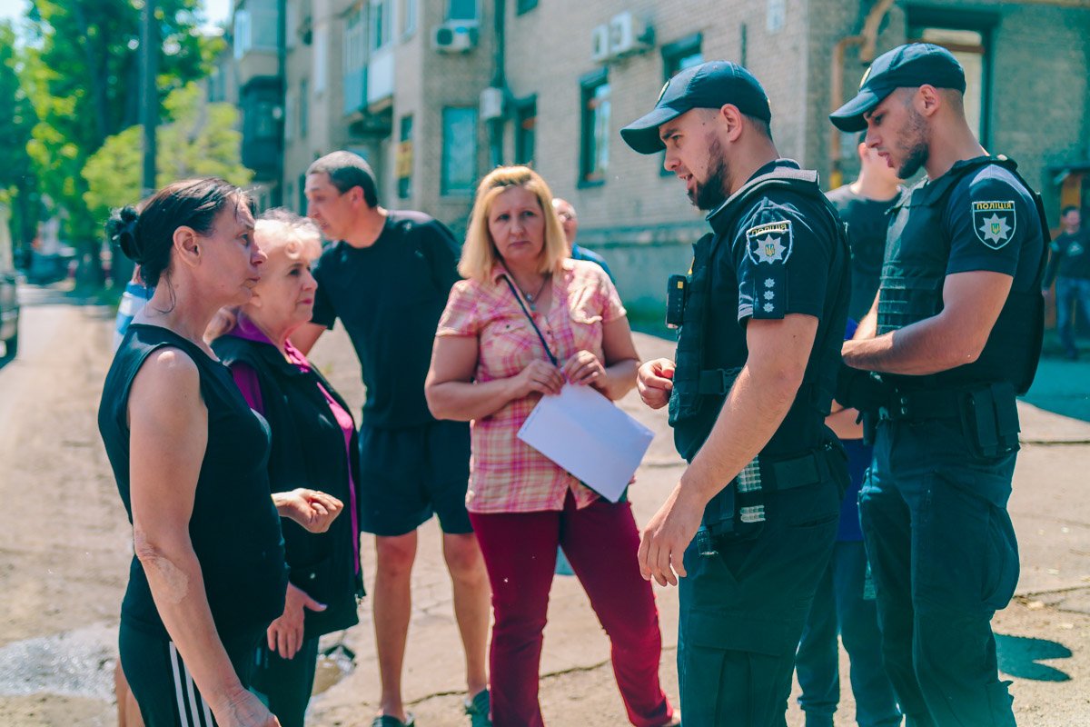 Люди рассказали полицейским, что заставило их выйти на митинг  Люди рассказали полицейским, что заставило их выйти на митинг