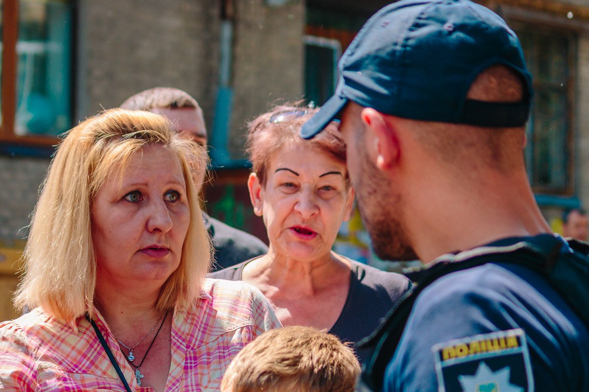 На место вызвали участкового и следователя  На место вызвали участкового и следователя