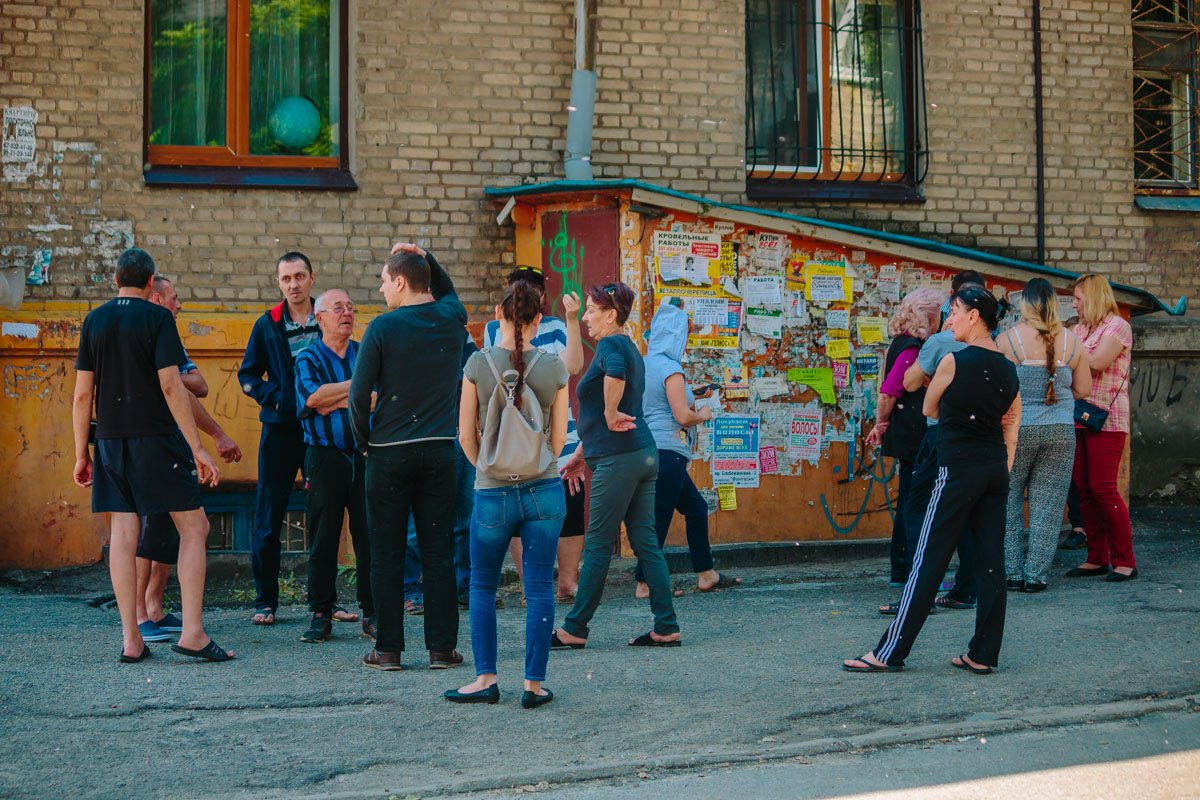 Людей собралось достаточно много Людей собралось достаточно много