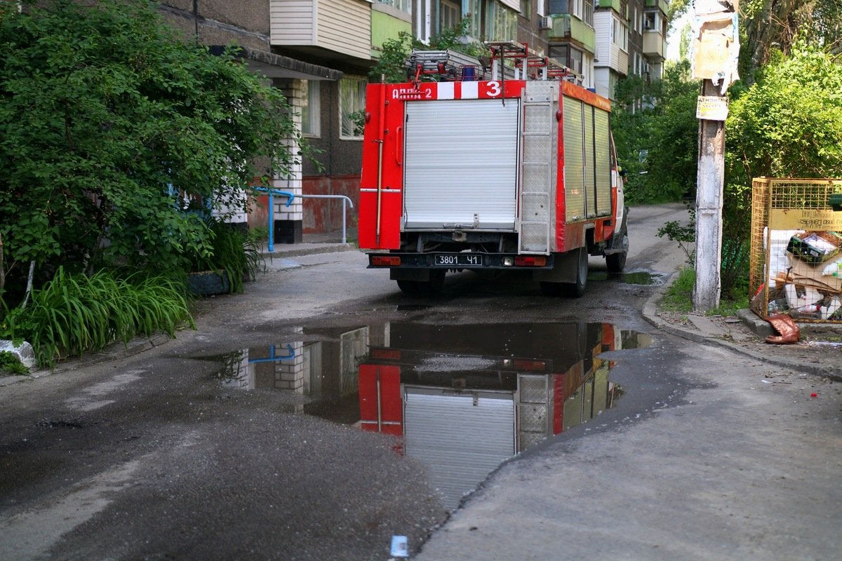 На месте работали три бригады 3-й пожарно-спасательной части ГСЧС