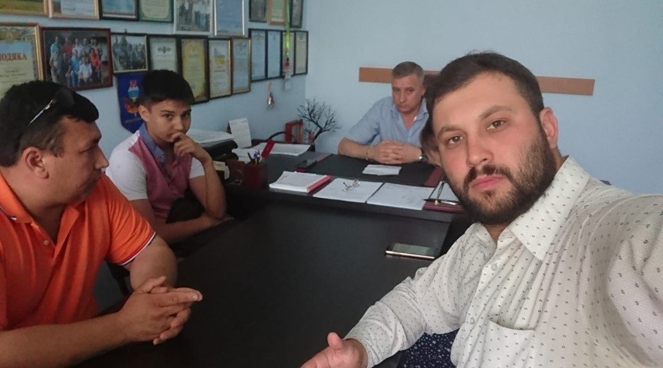 Во время заседания присутствовал и мальчик, и его отец