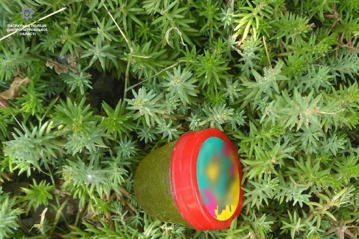 По факту, мужчина украл у мальчика печенье, носки и лизун По факту, мужчина украл у мальчика печенье, носки и лизун