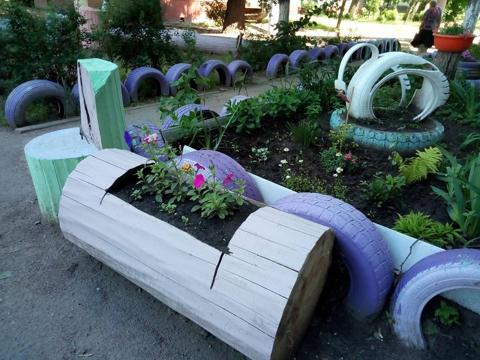 Лебедь немного загрустил 